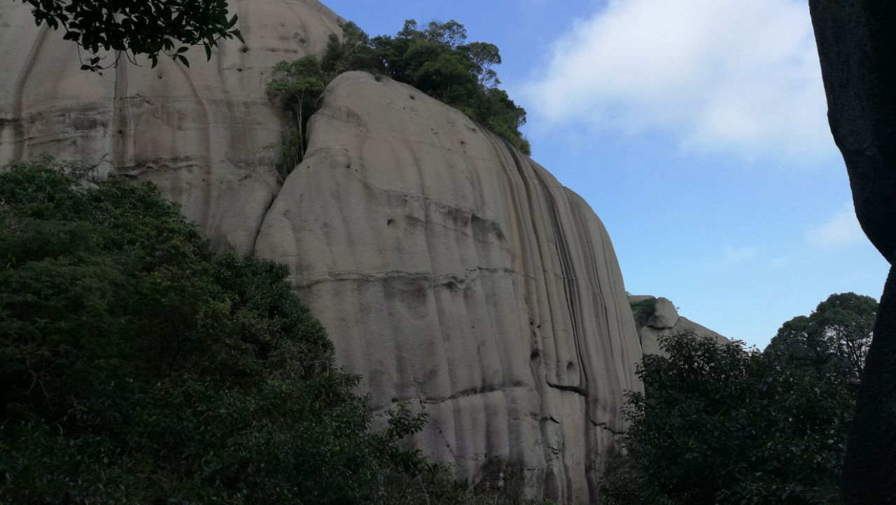 分为太姥山岳,九鲤溪瀑,晴川海滨,桑园翠湖,福瑶列岛五大景区;还有冷