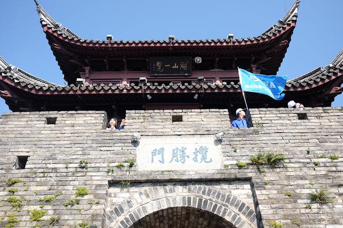 揽胜门是台州府城墙的起点,城门上的观景楼可以俯瞰临海城.