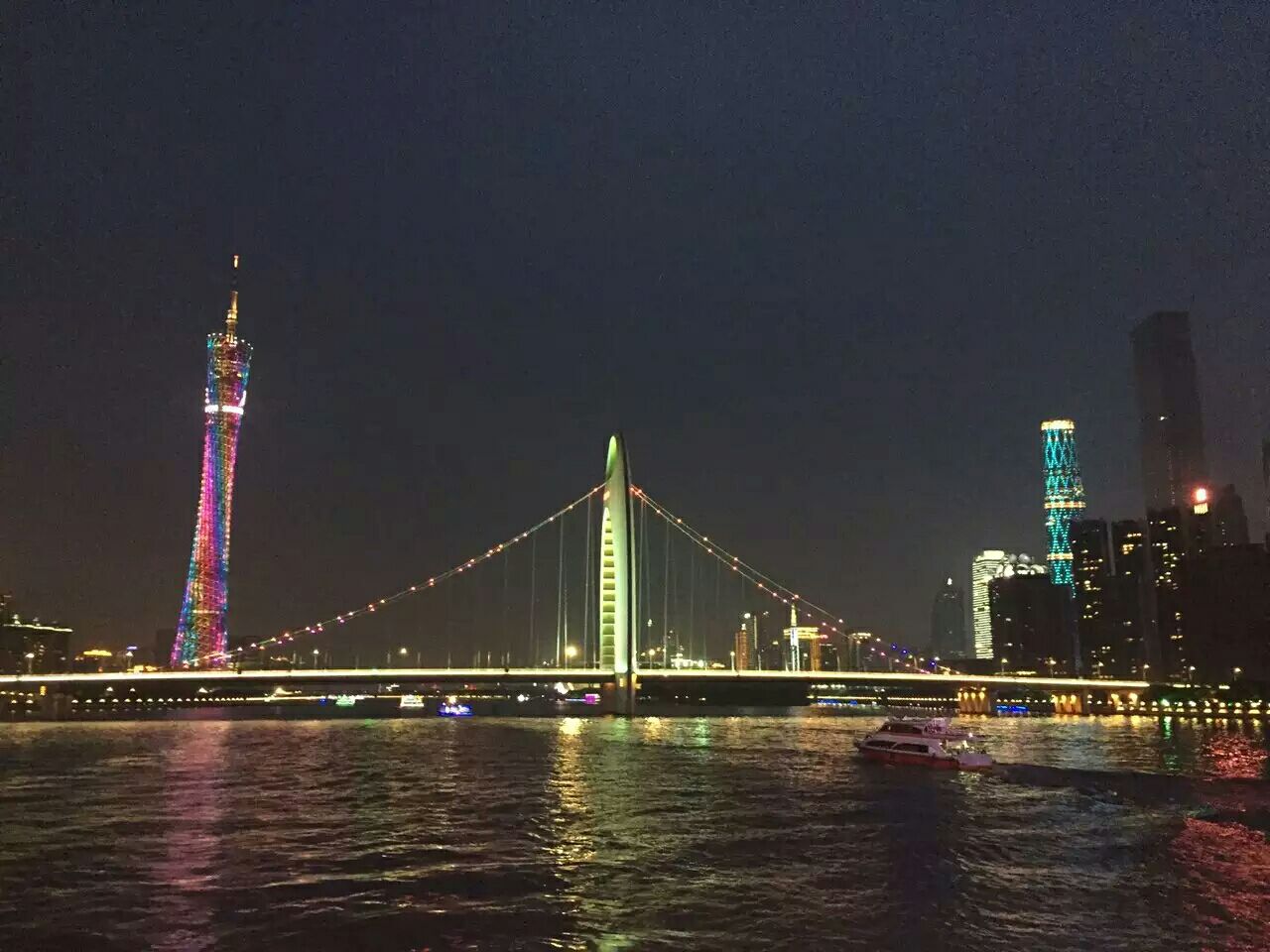 珠江夜游广州塔码头