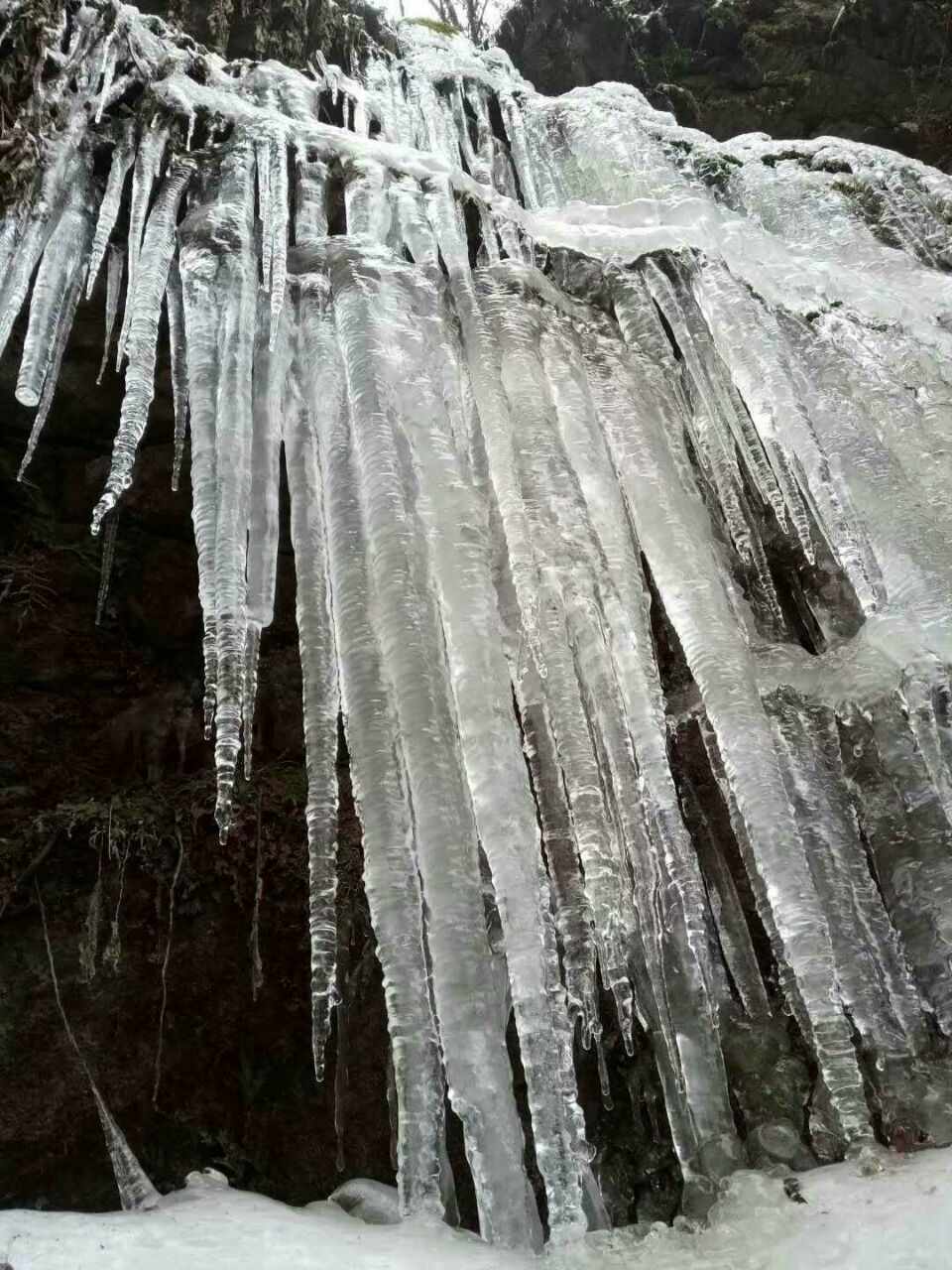 【携程攻略】西岭雪山五彩瀑景点,——窗含西岭千秋雪