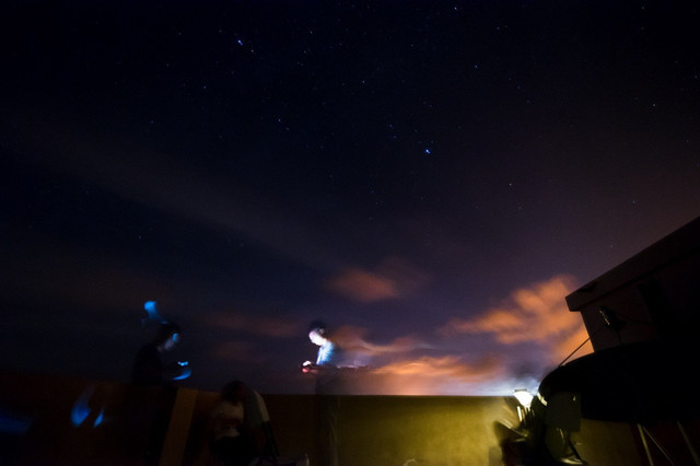 海巢天台的夜晚,我们坐在这里看星空.