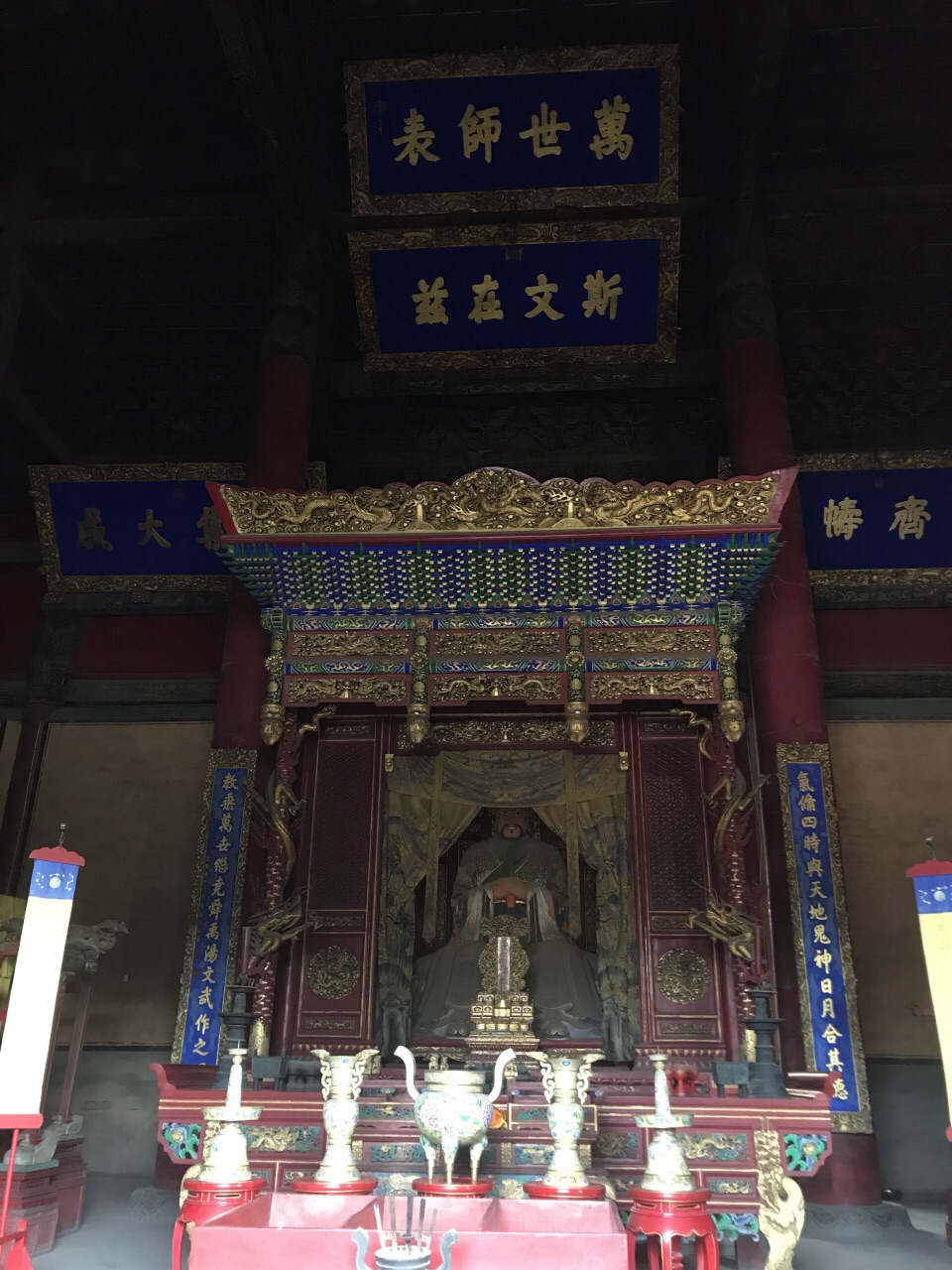 大成殿是曲阜孔庙的正殿,建于1724年,高25米,殿内供奉着大成至圣先师