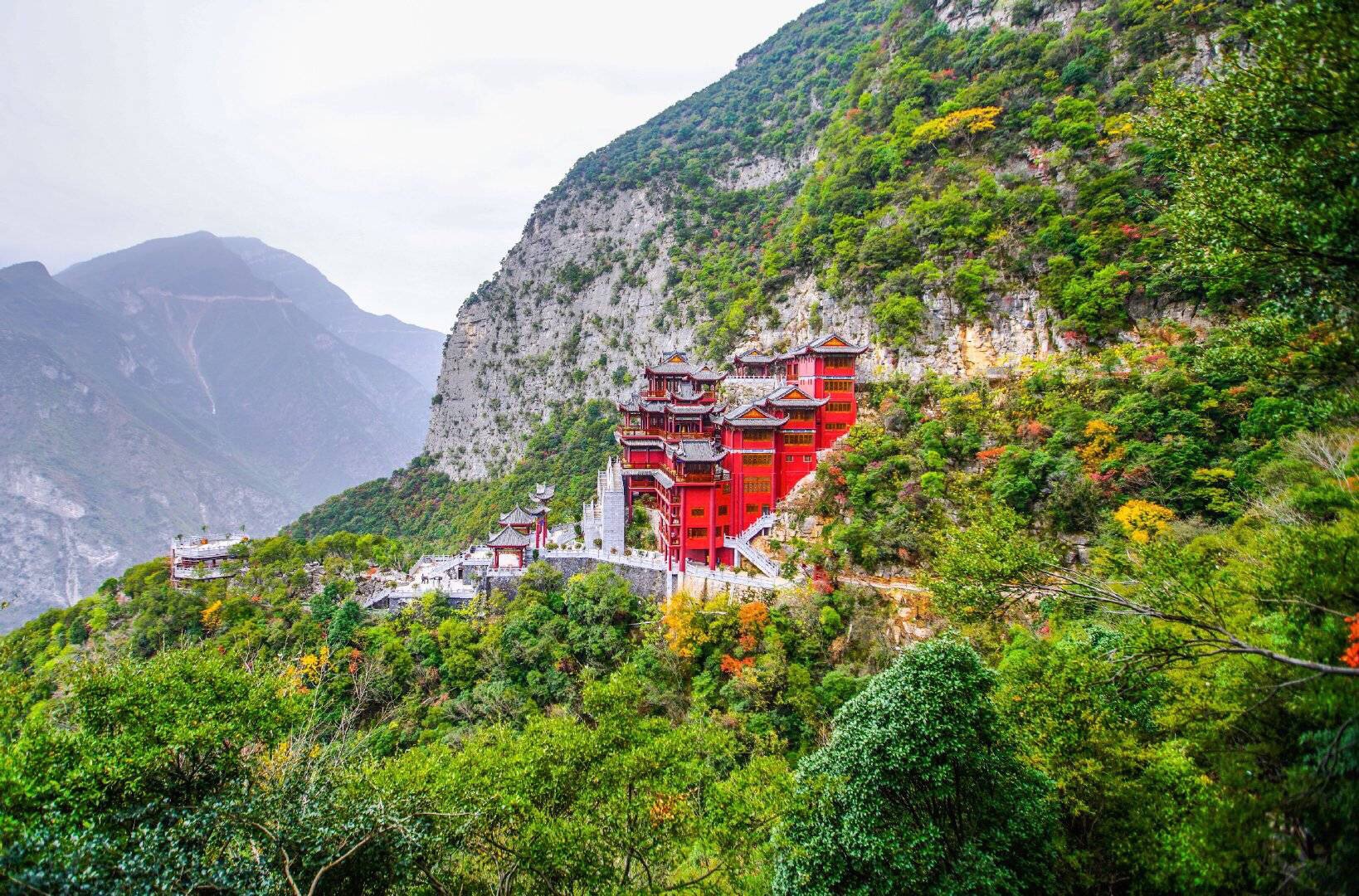 历史上巫山最著名的神女庙,也是被历代诗人吟诵最多的巫山神女庙,乃是