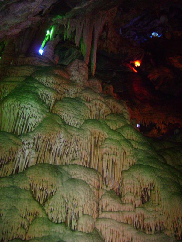 仙栖洞位于北京房山十渡,是北方不多见的喀斯特地貌溶洞,洞中有洞