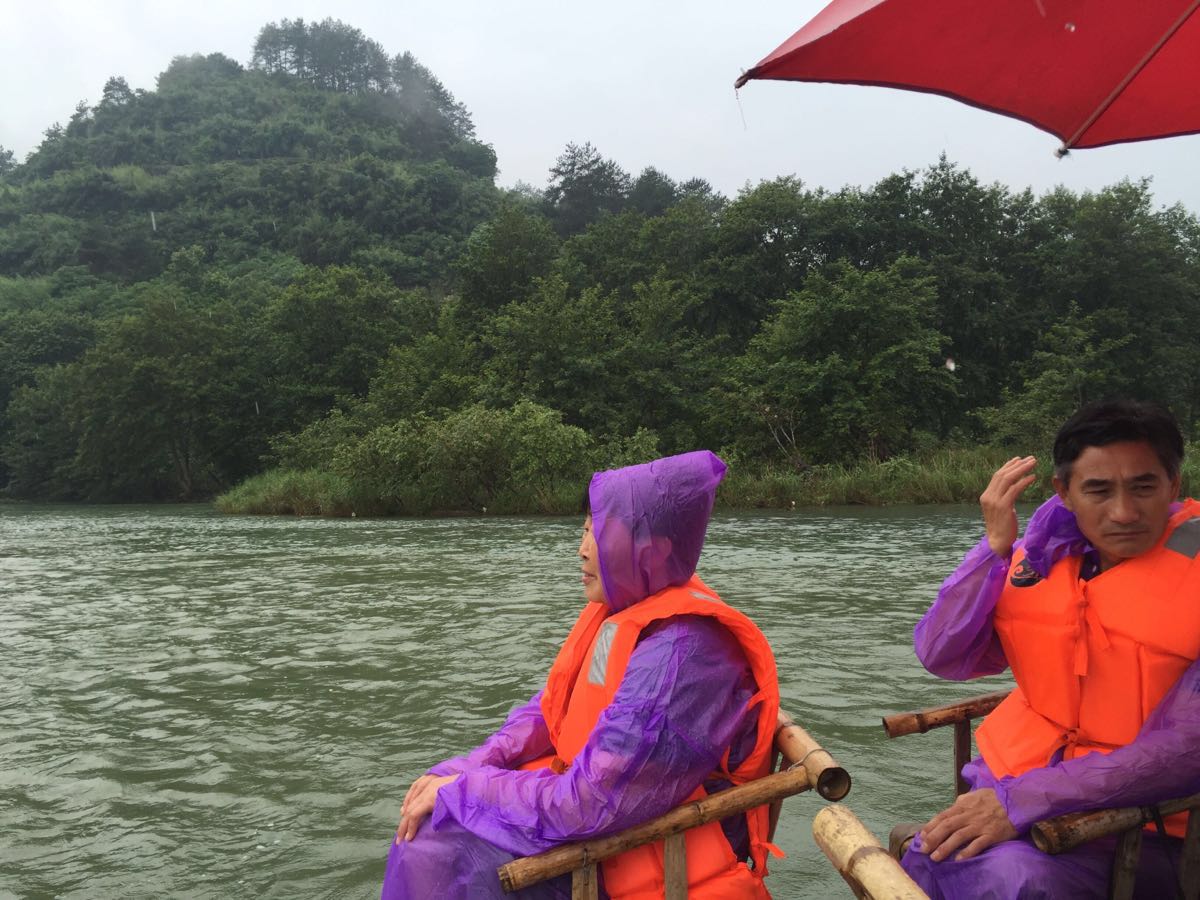 【携程攻略】武夷山云河漂流景点,雨中云河漂.细雨