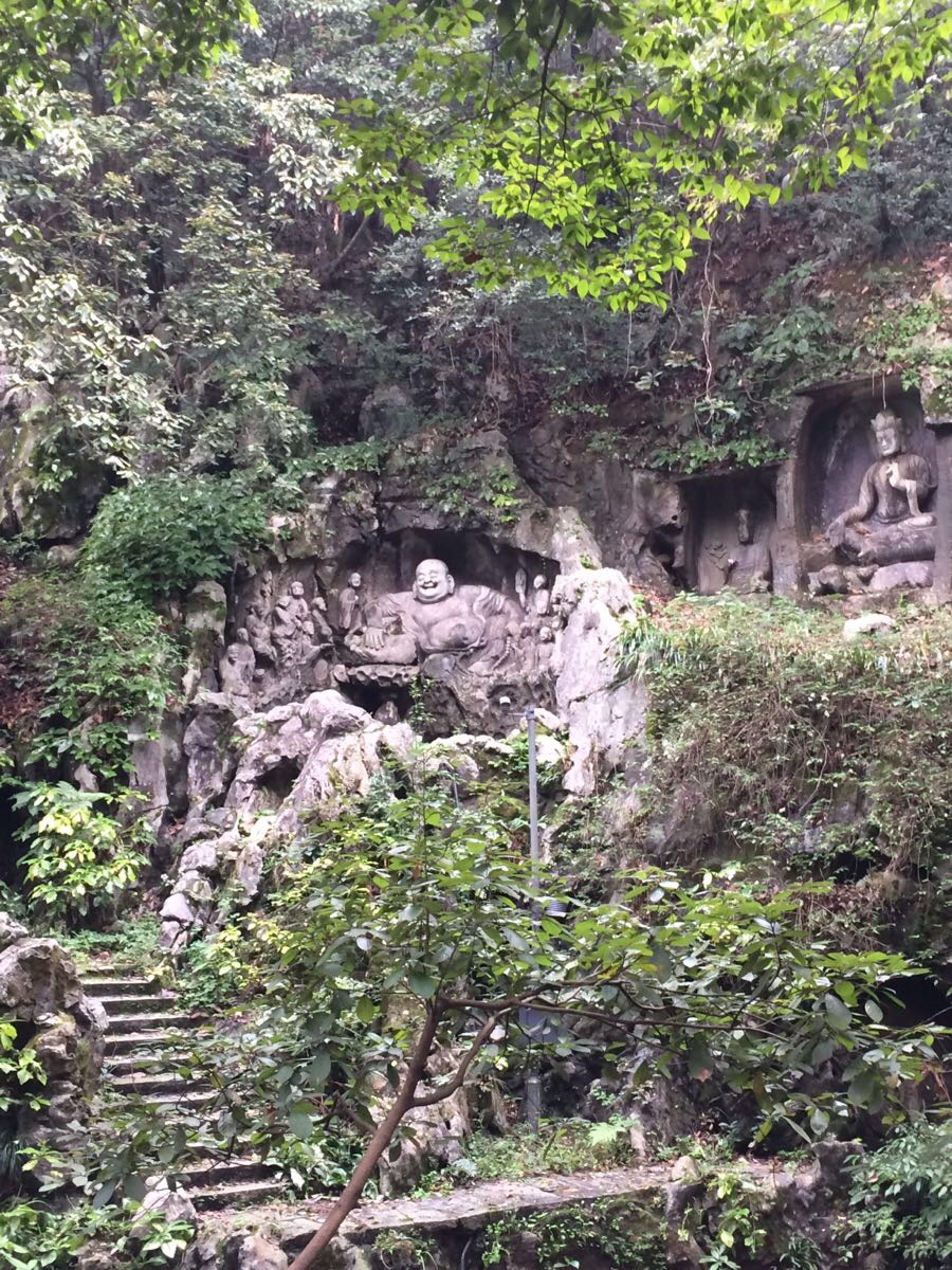 到杭州一般都会去灵隐寺,而灵隐寺就在飞来峰