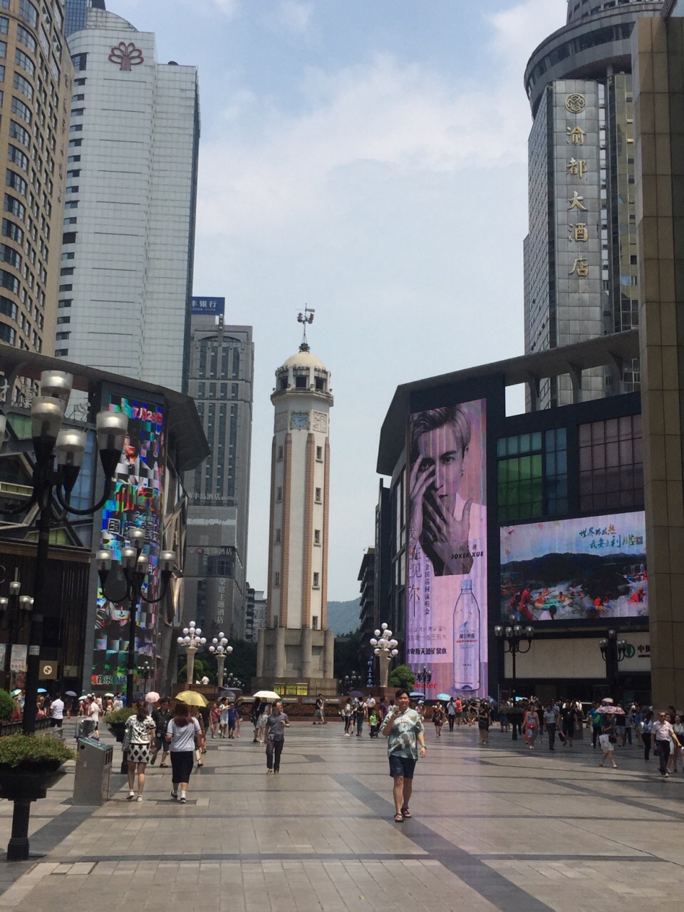 重庆解放碑步行街好玩吗,重庆解放碑步行街景点怎么样