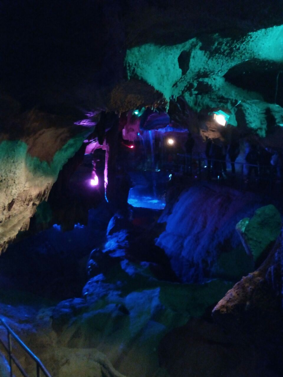 龙泉洞
