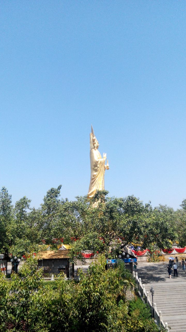 莲花山这里风景优美,景色宜人,很适合周末一家人游玩,门票50元,最