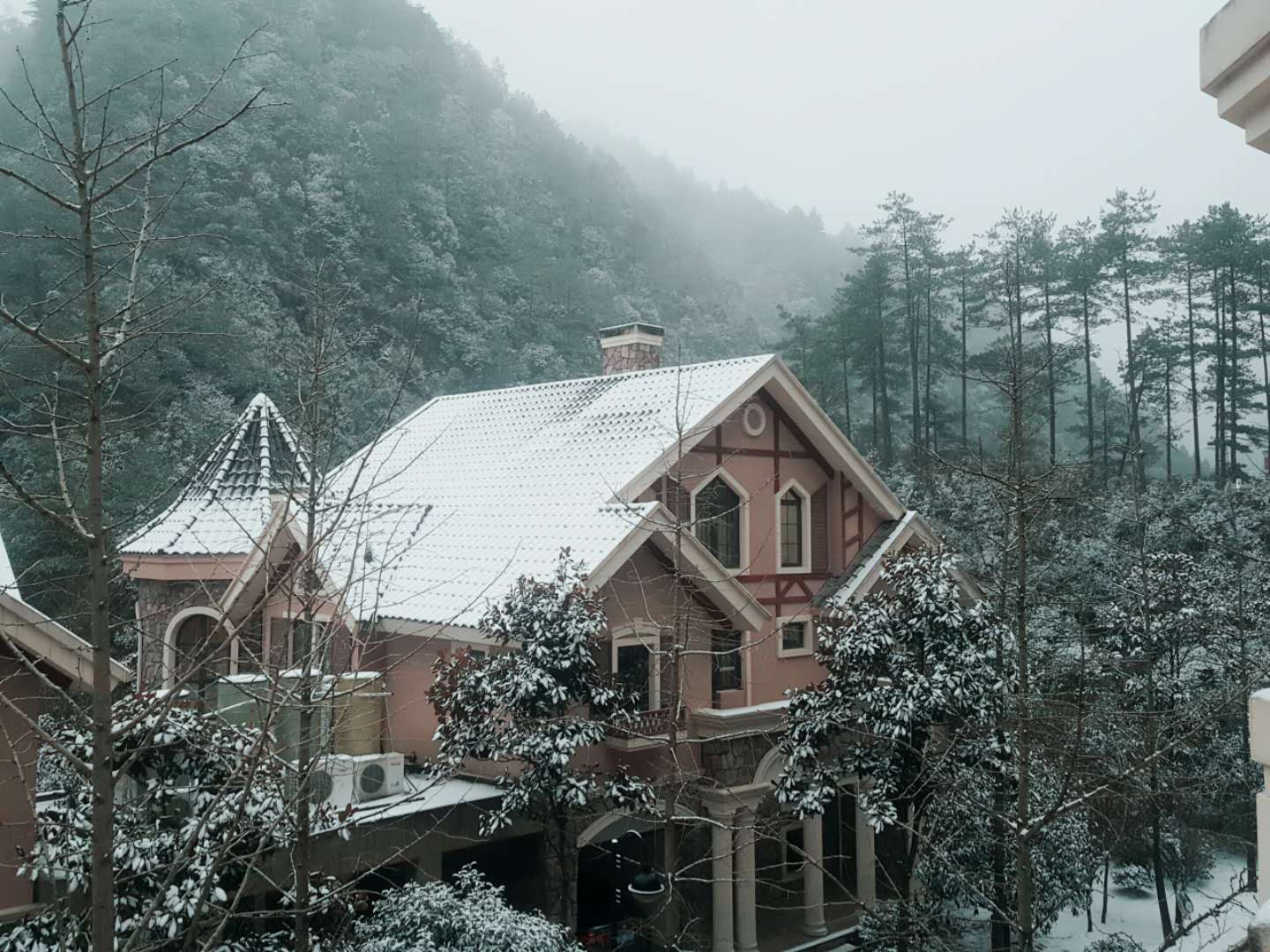 文成天鹅堡室内滑雪场好玩吗,文成天鹅堡室内滑雪场样