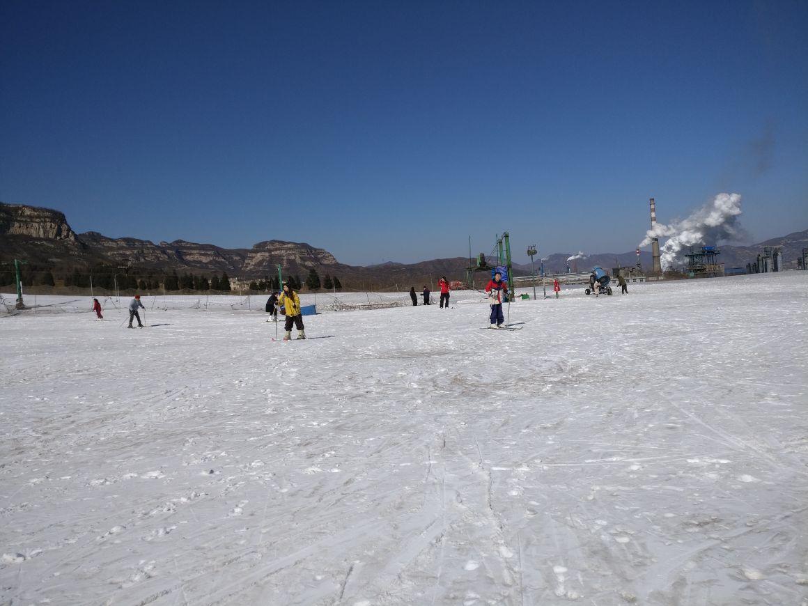 【携程攻略】石家庄清凉山滑雪场景点,公司组织去的