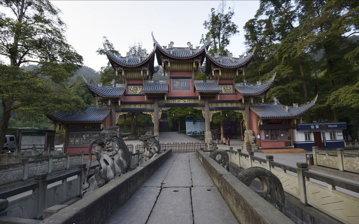 方山位于泸州市江阳区境内,蜀中名山,主体是由清一色的白垩系灌口组