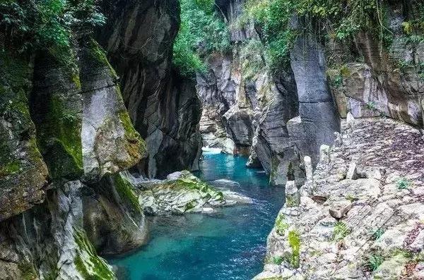 【携程攻略】鹤峰屏山峡谷景点,屏山躲避峡谷深达百余