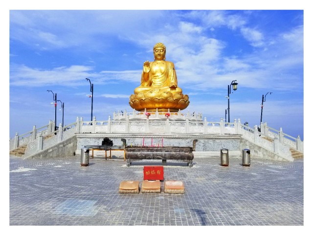 凤翔灵山大佛
灵山古名九顶莲花山,以秦穆公狩猎于此见灵鹫鸟而