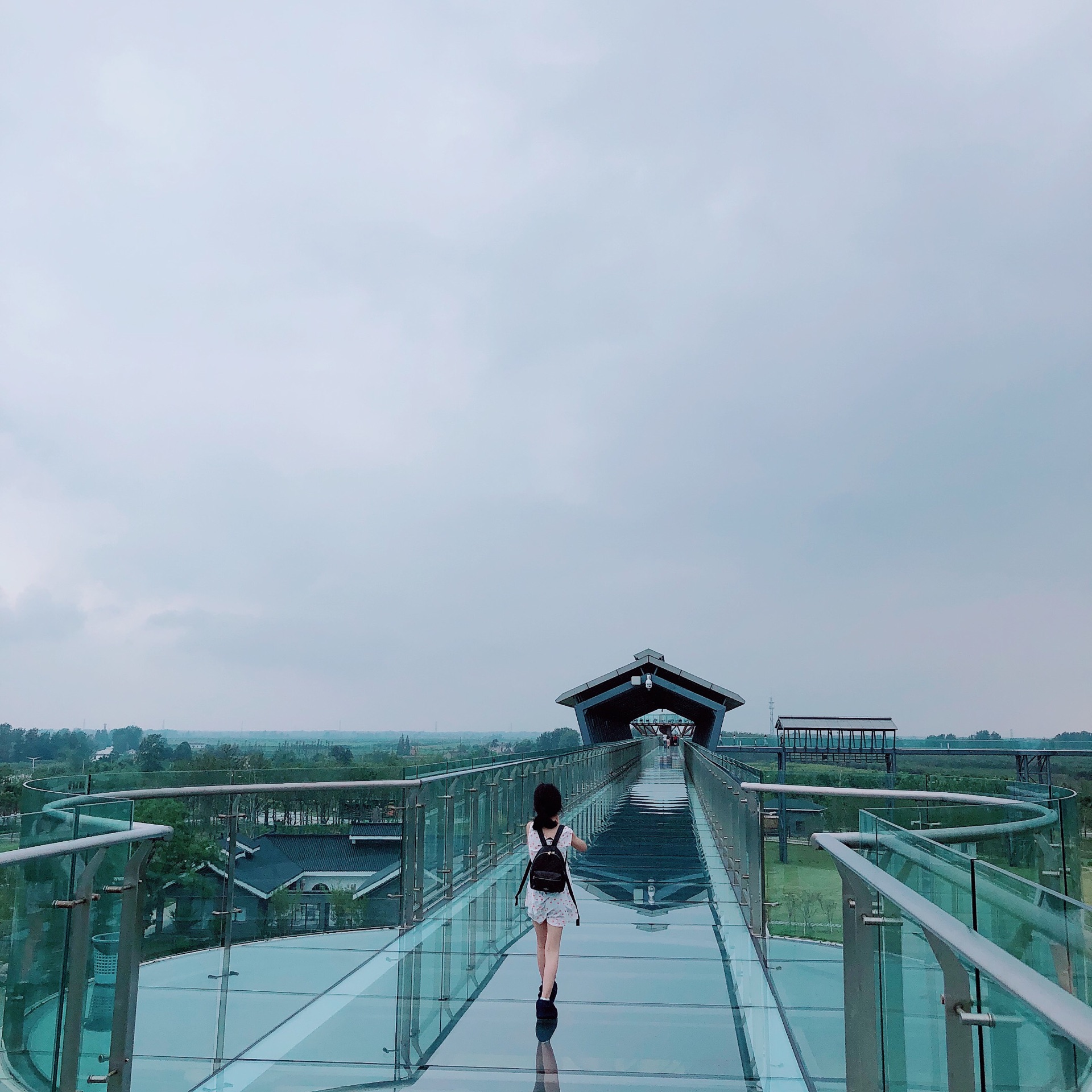 水韵龙湾玻璃栈道