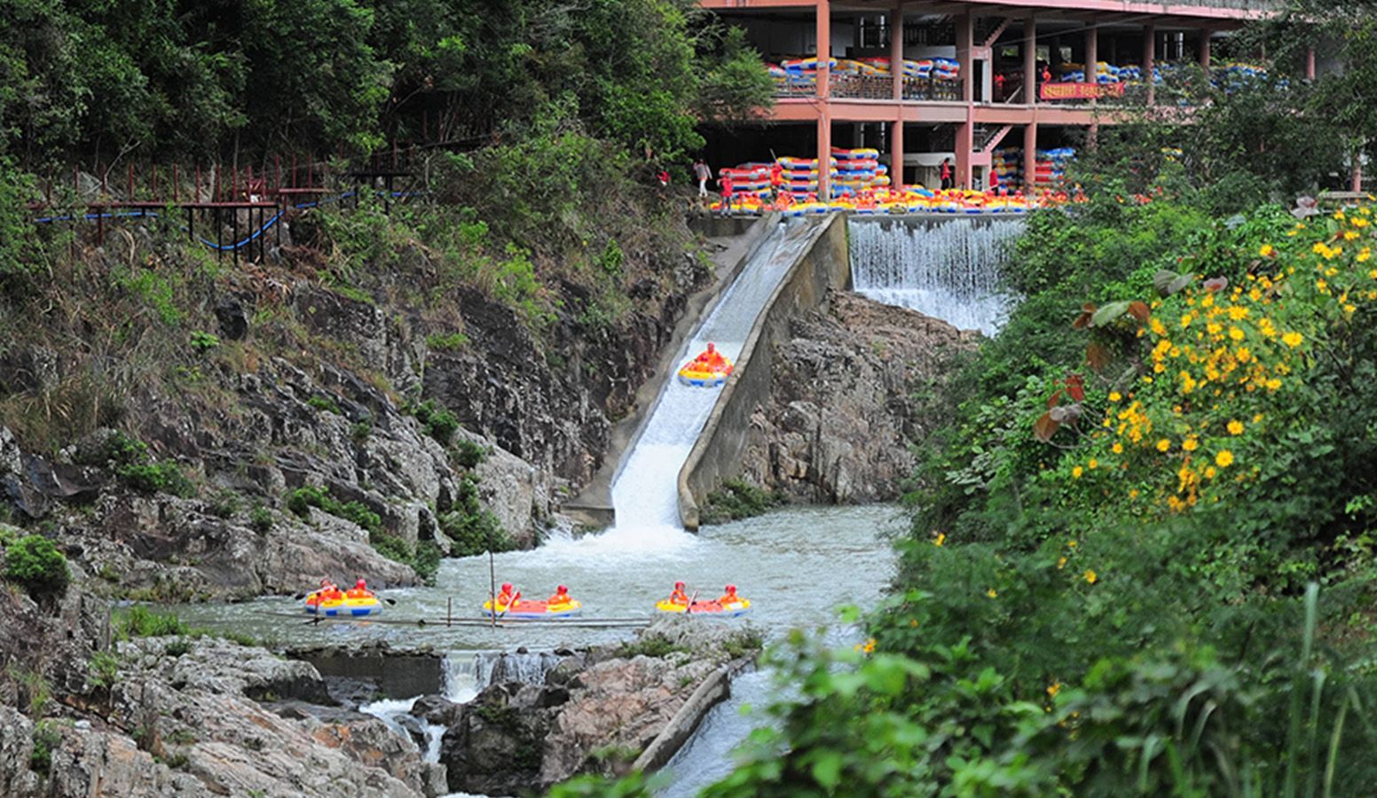 五指山红峡谷漂流好玩吗,五指山红峡谷漂流景点怎么样