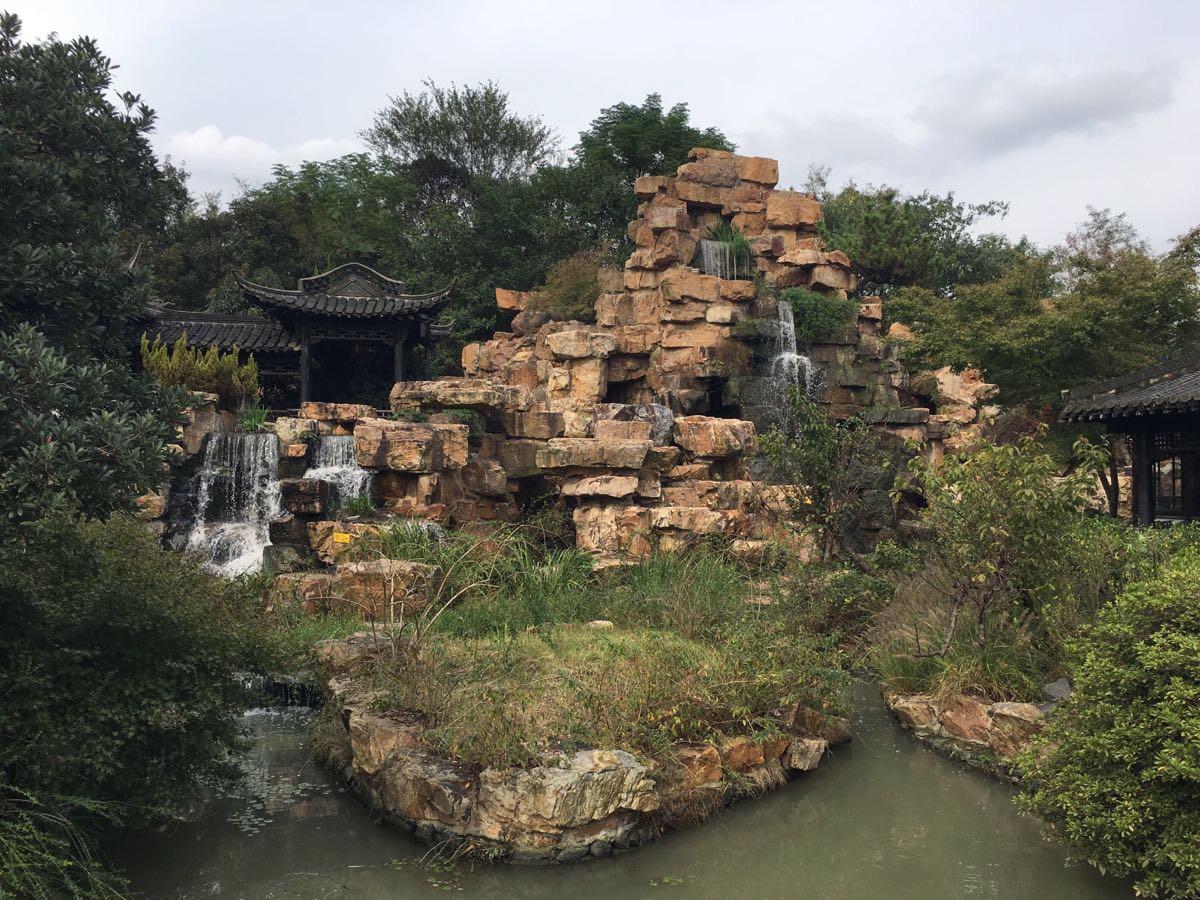 石壁流淙