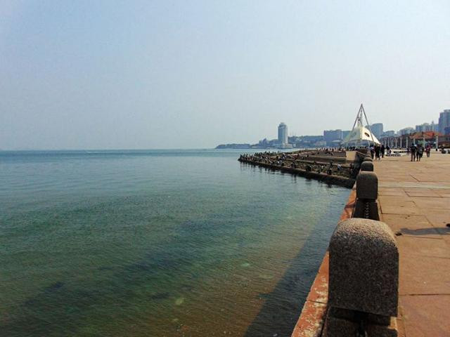 海边的景色却丝毫不逊于其他城市,而且因为游客少,又给了烟台一份美景