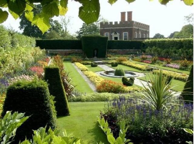 汉普顿宫(hampton court palace), 前英国皇室官邸,位于伦敦西南部