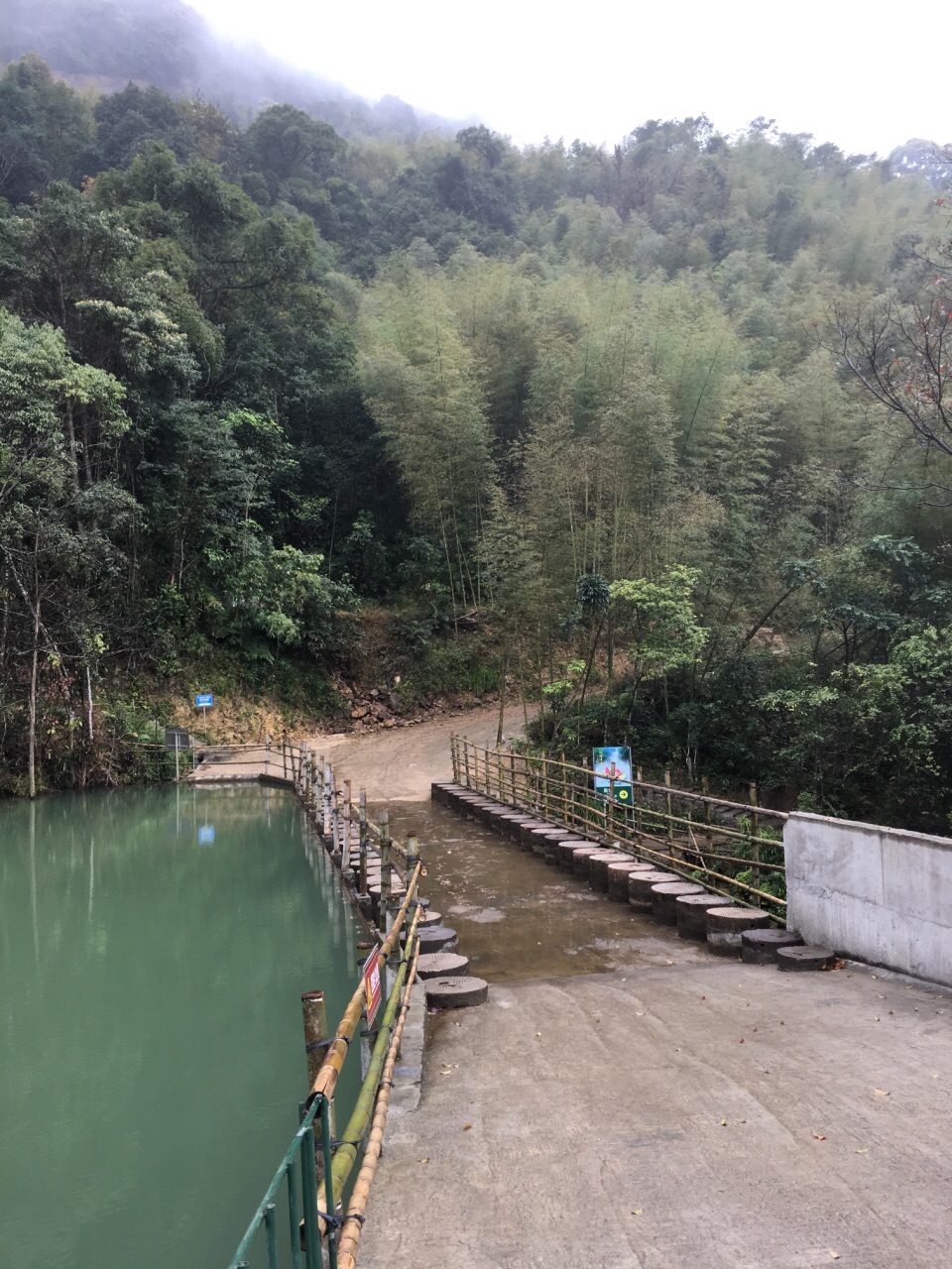 千泷沟大瀑布位于广州从化区的良口镇锦村生态旅游区内,空气清新负