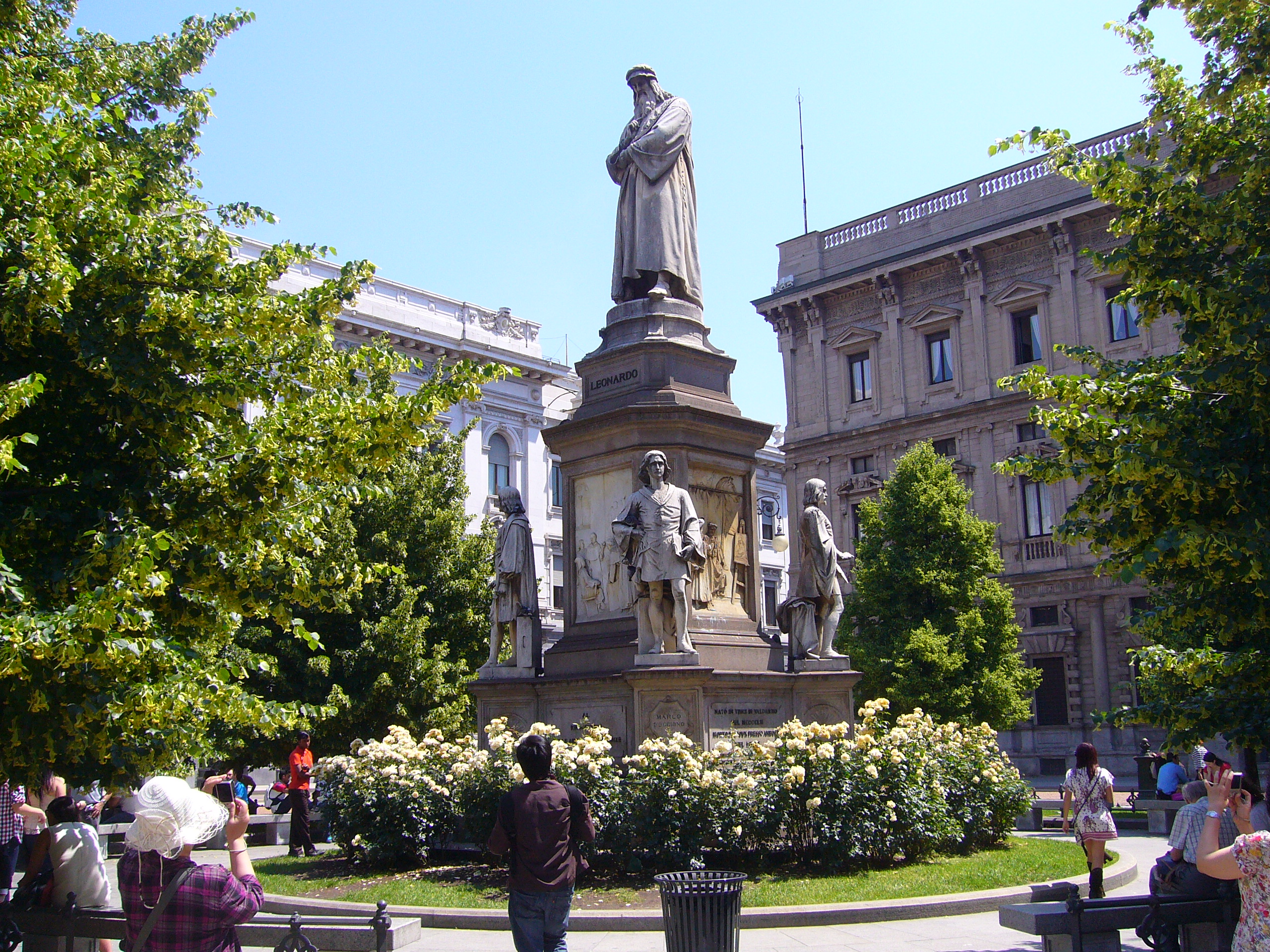 monumento a leonardo da vinci