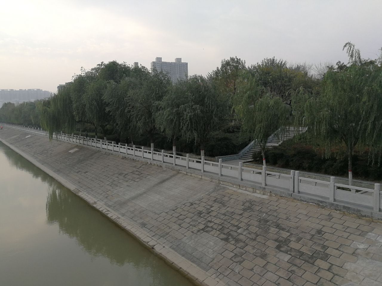 东风渠滨河公园