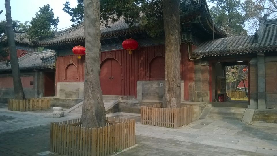 承恩寺是一个很特别的寺庙.从建筑上看,承恩寺的确很特别,很漂亮