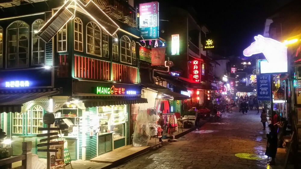 【携程攻略】阳朔西街景点,西街很多购物商店和中西餐厅,酒吧,西街