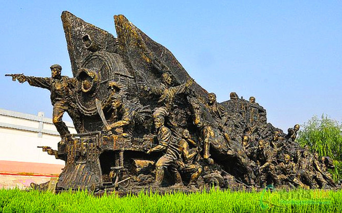 第二段:铁道游击队纪念园 铁道游击队纪念公园位于枣庄薛城区临山路