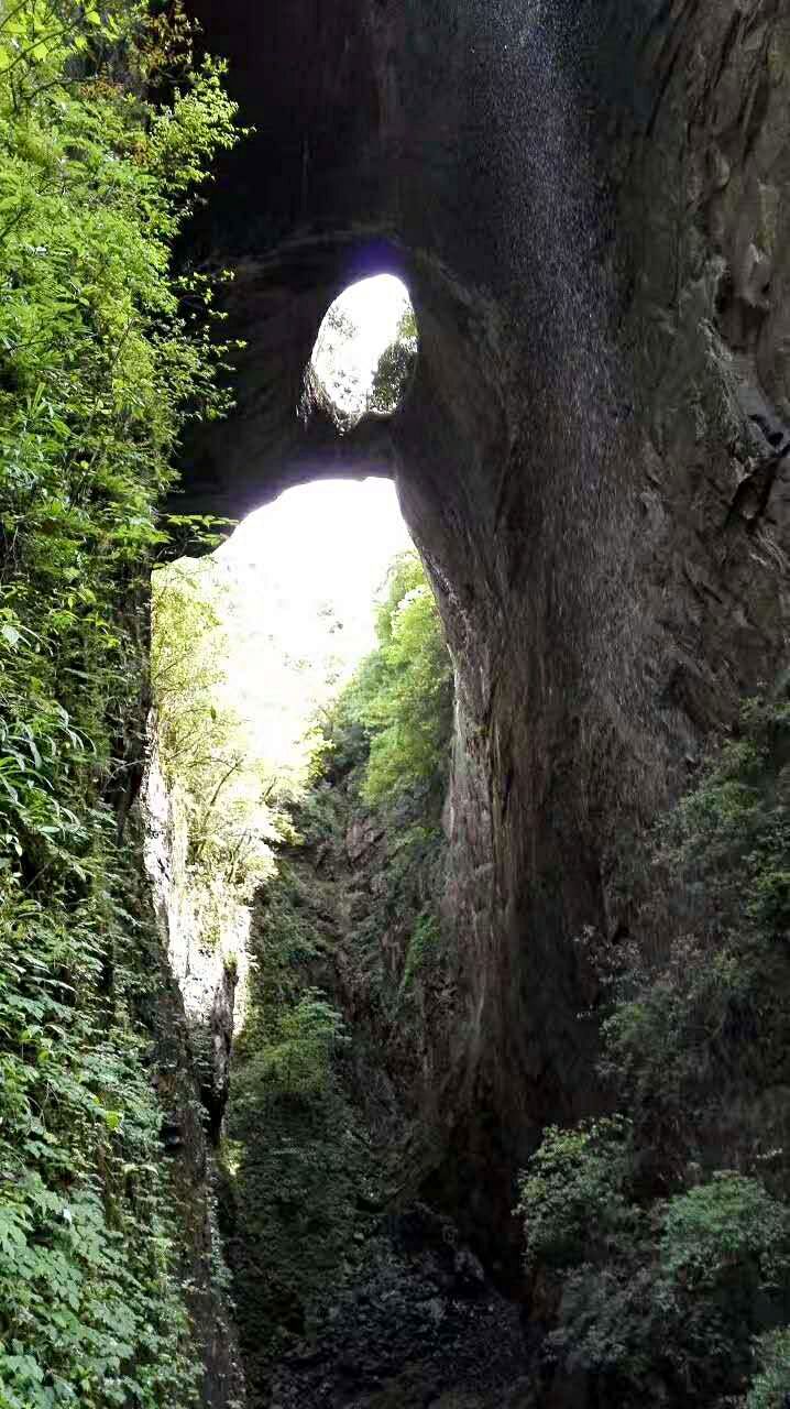 位于恩施的四洞峡是个非常值得一去的景点很干净很有气质的一个景点
