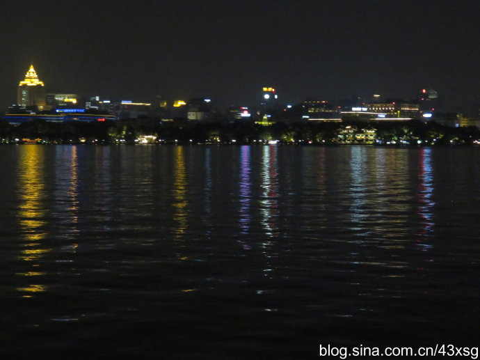 绕着西湖转一圈【13】——"平湖秋月"夜景美