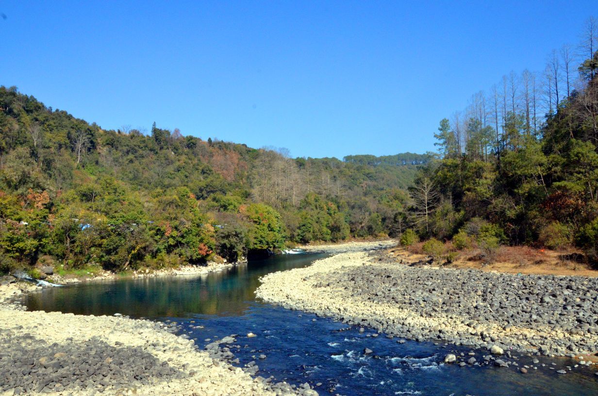 【携程攻略】腾冲黑鱼河景点,一条地下暗河在火山岩的改变下流出地表