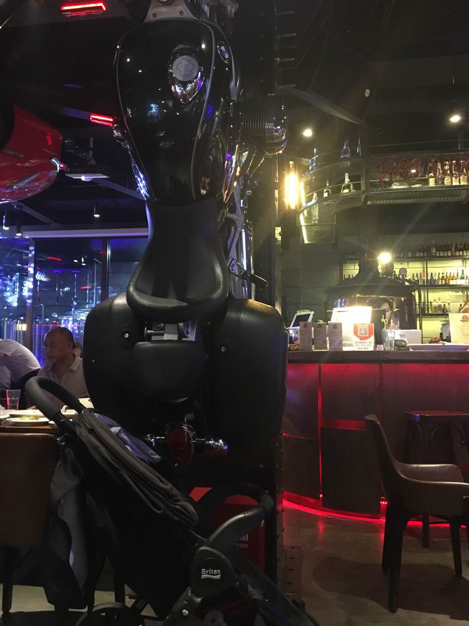 1886汽车主题德国餐厅(外滩13号店)