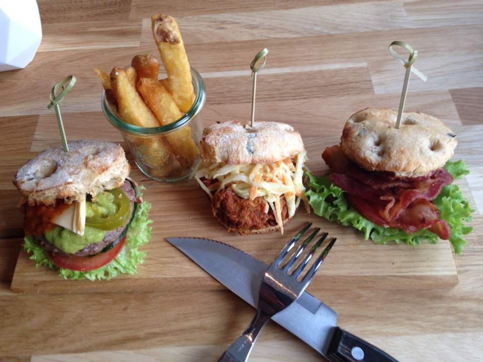 3 mini burger pulled pork - blt -.