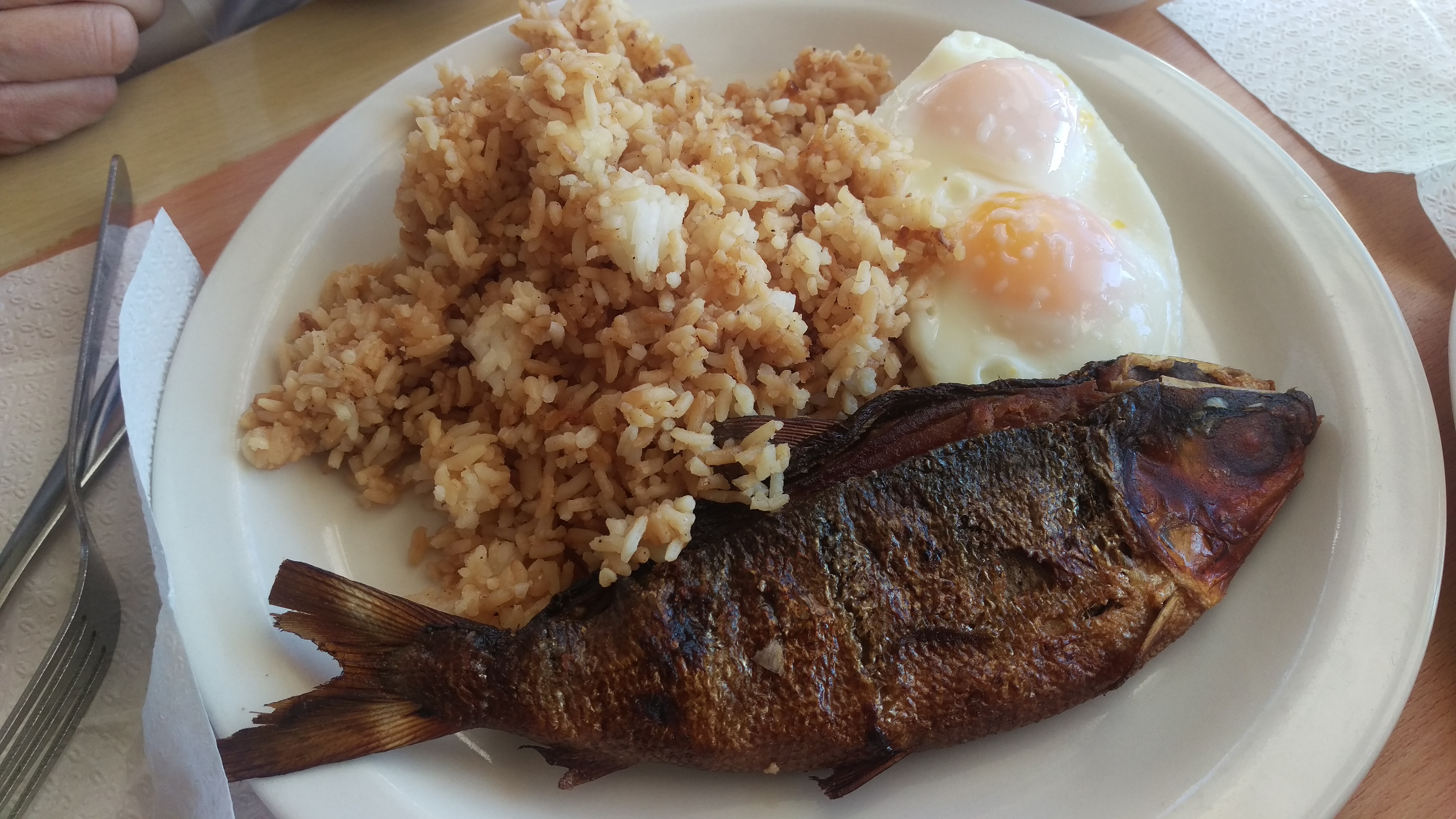 tinapasilog: smoked fish with sinangag (garlic .