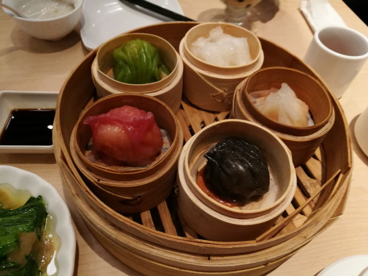 避风塘港式茶餐厅,港式点心,烧味,味道很不错,现在还多了一些卡通