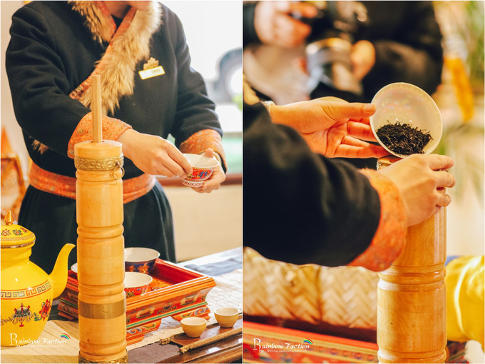工作人员还为我们展示了传统藏族酥油茶的制作.
