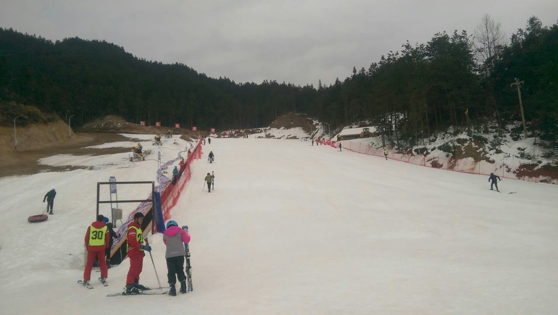 罗田红花尖滑雪度假村攻略,罗田红花尖滑雪度假村门票/游玩攻略/地址