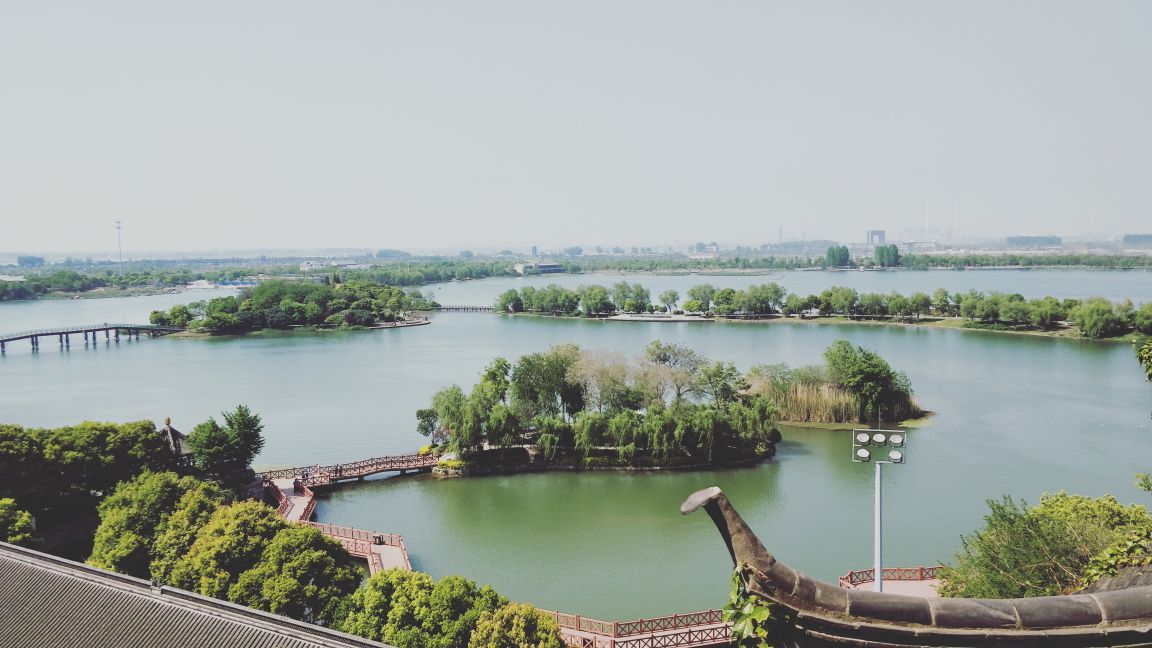 从金山上俯看金山湖,风景秀美.