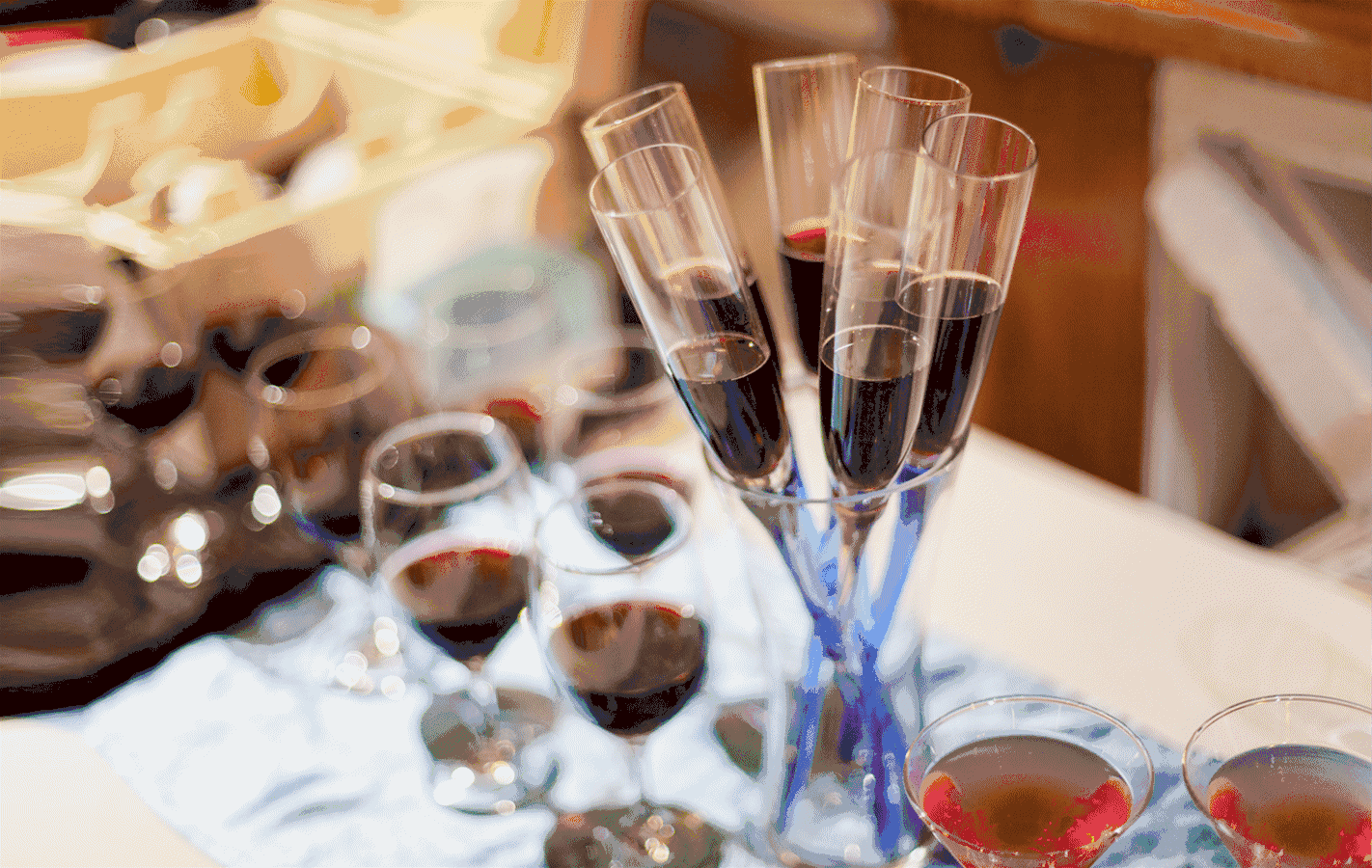 看起来好高端呀, 好想参加这样的酒会,可惜都没有机会 身为闺蜜竟然都