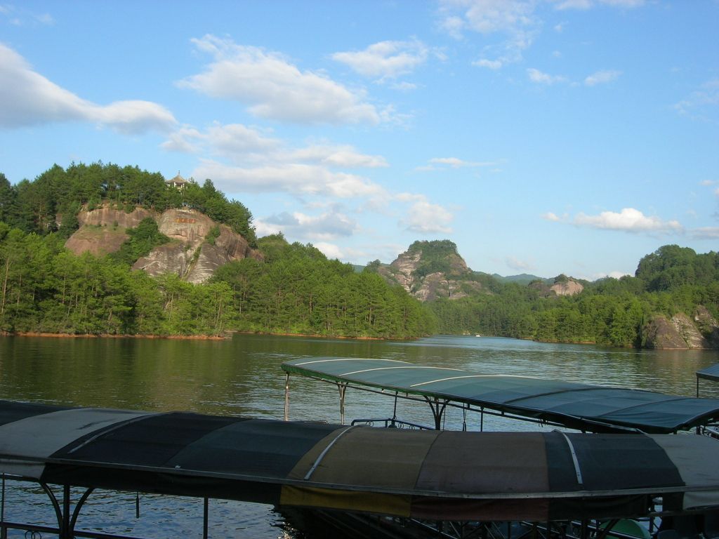 2019石门湖游玩攻略,石门湖座落于冠豸山东南,面.