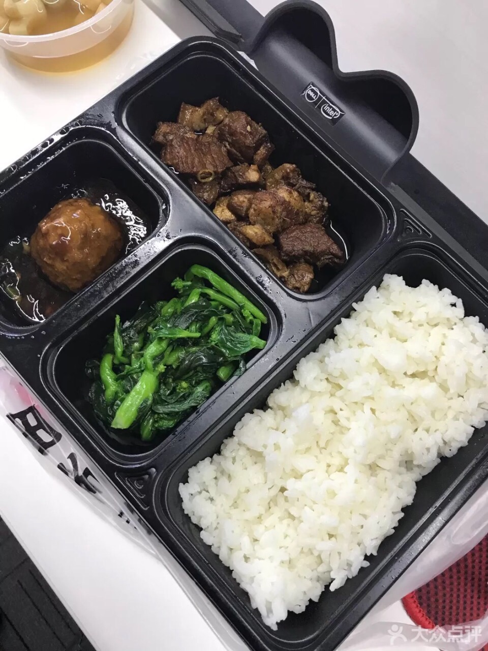 狮子头品质还不错,基本是纯肉没吃出面粉味,另外套餐还送的预包装的