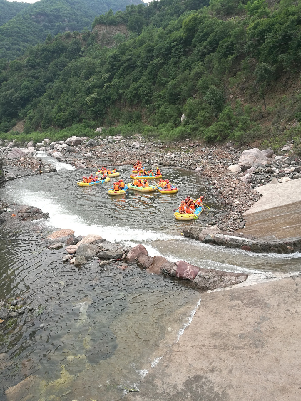 玩水好去处—记王屋山原始森林漂流1日游