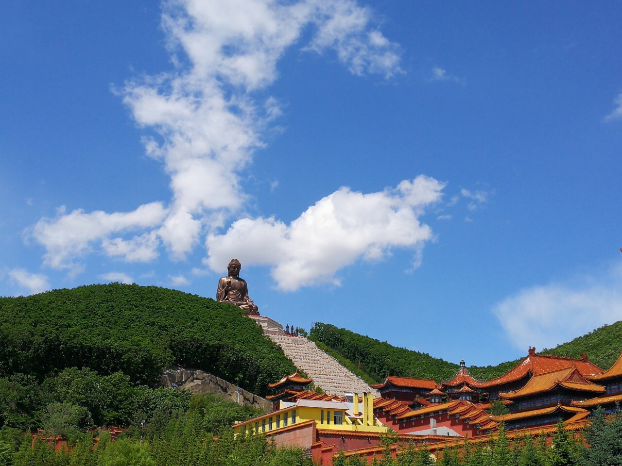 一年一次的静心之旅,这次父母陪我一起来,现在六鼎山风景区已经是5a级