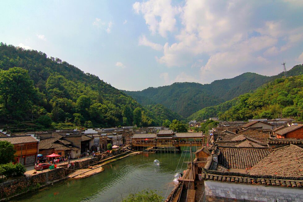 这里其实是景德镇瓷器的发源地,但是这里有更美的风景,从瑶里古镇,绕