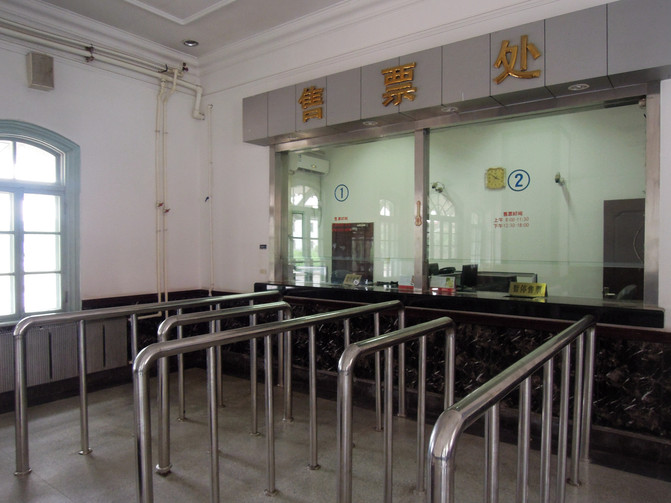 进入售票厅参观