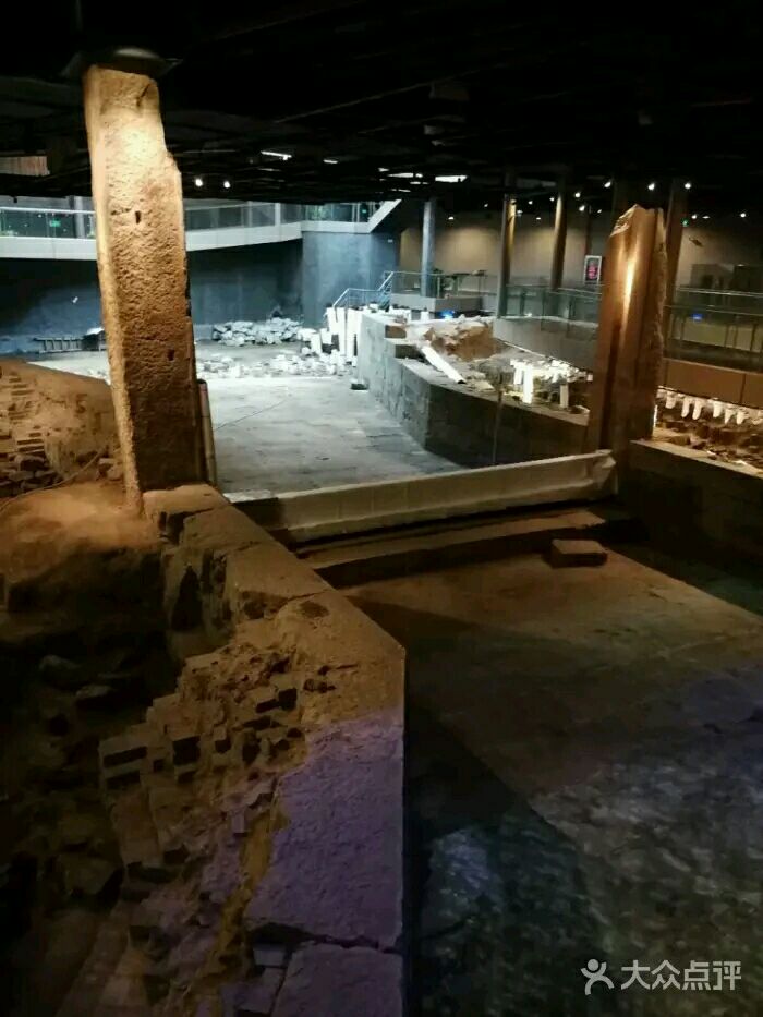 才知道是700多年前水闸遗址,能在上海发现这么古老的痕迹也是实属不易
