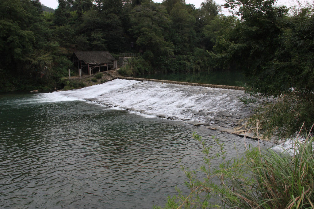 水坝和古磨坊全景