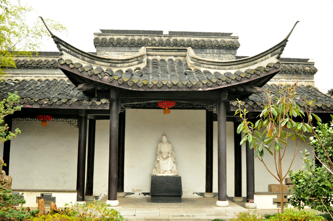 梦溪园是北宋科学家沈括的故居,著名的梦溪笔谈就是这里完成的