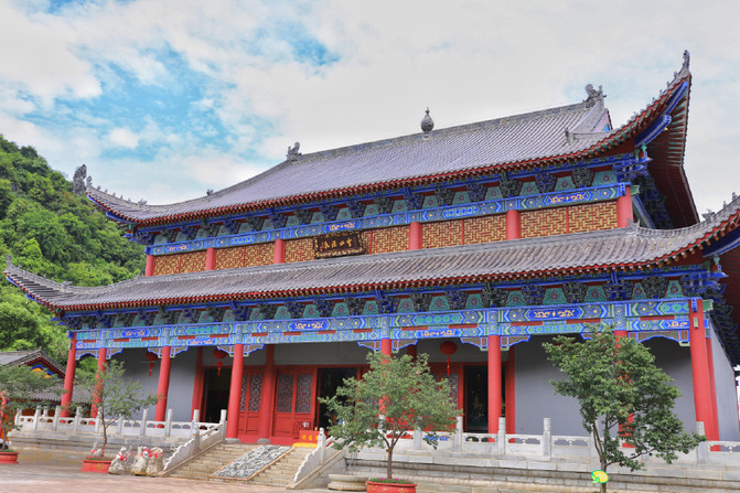 东华寺大雄宝殿图